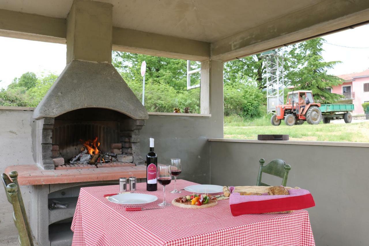 Villa Zwei Zedern Pican Bagian luar foto
