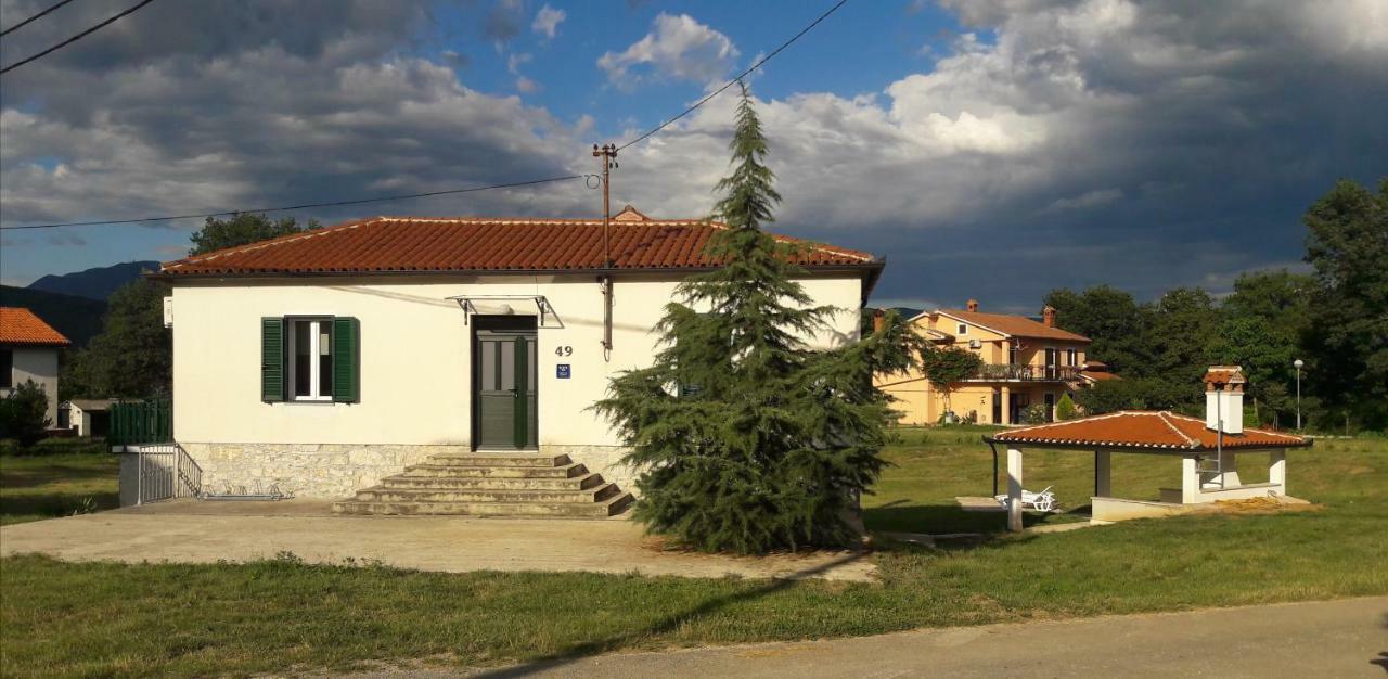 Villa Zwei Zedern Pican Bagian luar foto
